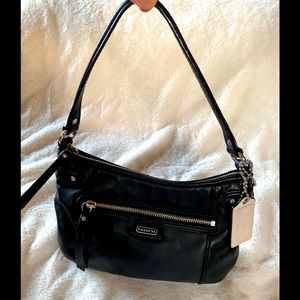 COACH F23978 Daisy Black leather bag.